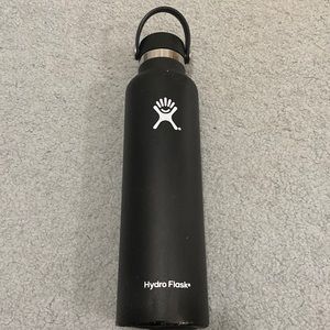 Black Hydro Flask 24oz water bottle